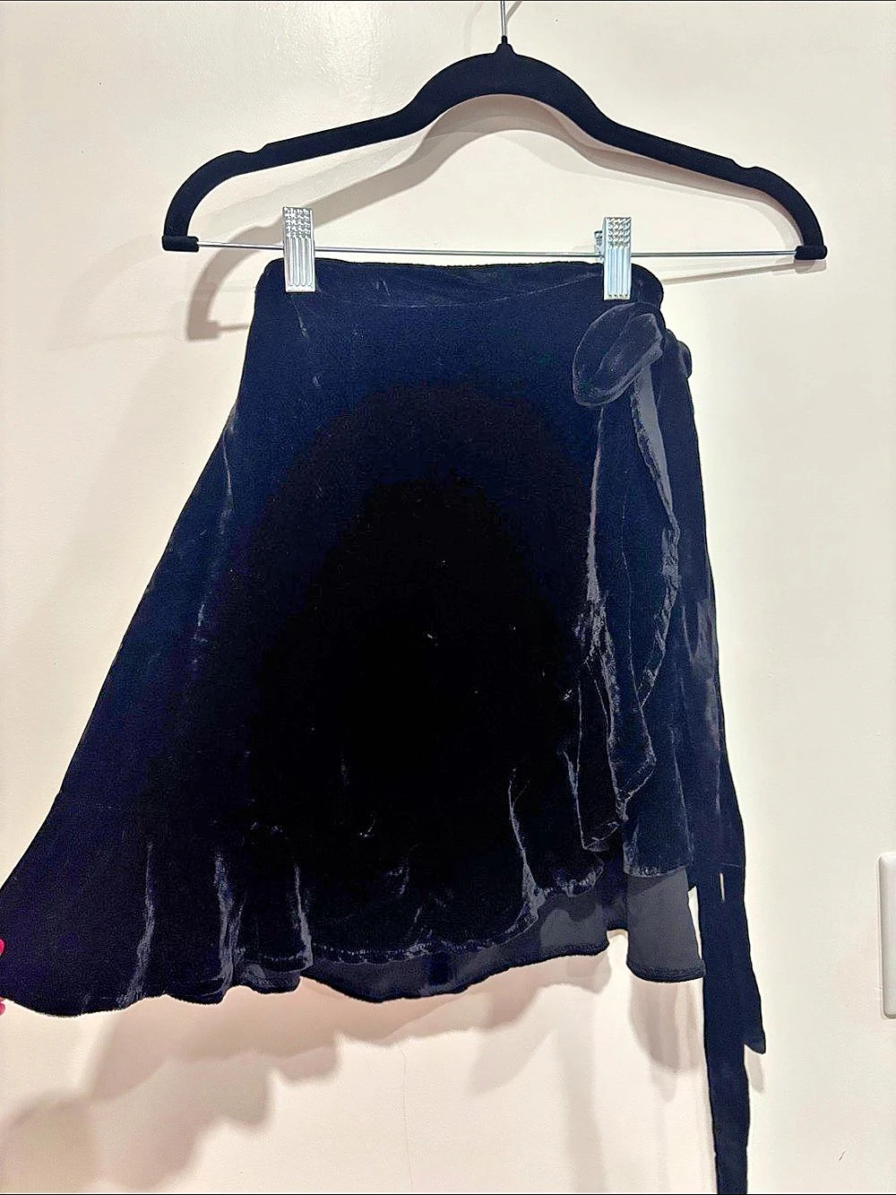 Reformation Velvet Mini Skirt in Black Size X Small Like New
